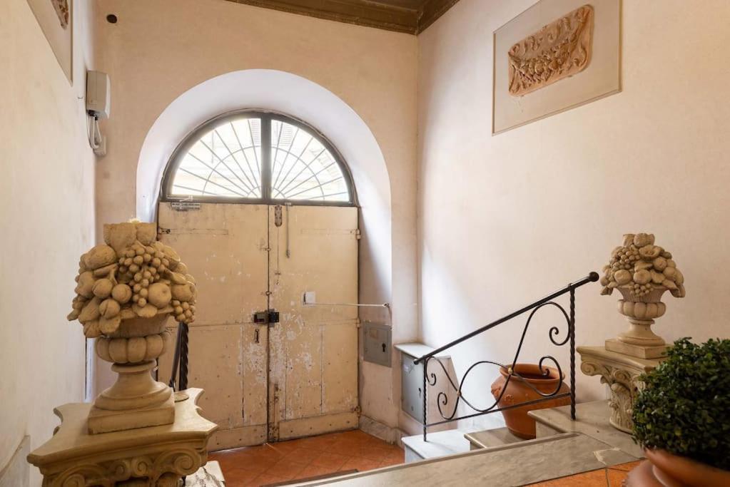 Colosseum 10Steps Away, Marco Aurelio Luxury House Рим Экстерьер фото