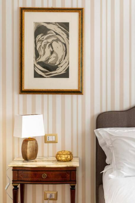 Colosseum 10Steps Away, Marco Aurelio Luxury House Рим Экстерьер фото