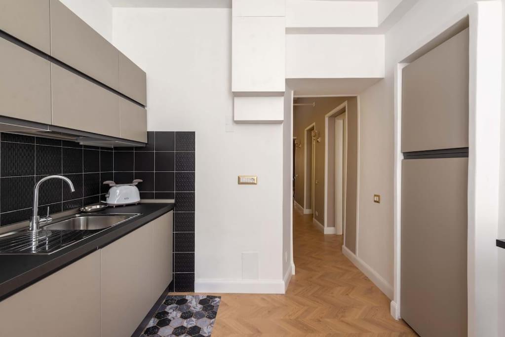 Colosseum 10Steps Away, Marco Aurelio Luxury House Рим Экстерьер фото